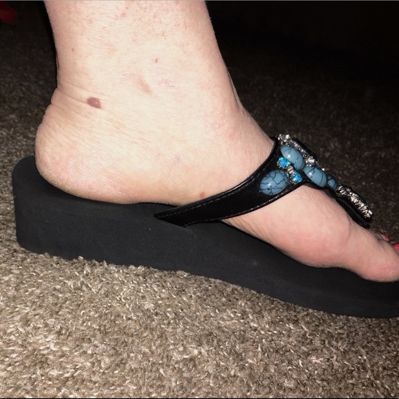 Women’s MIXIT soft thong sandal - Picture 3 of 4